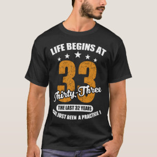 Camiseta a vida começa aos trinta e três