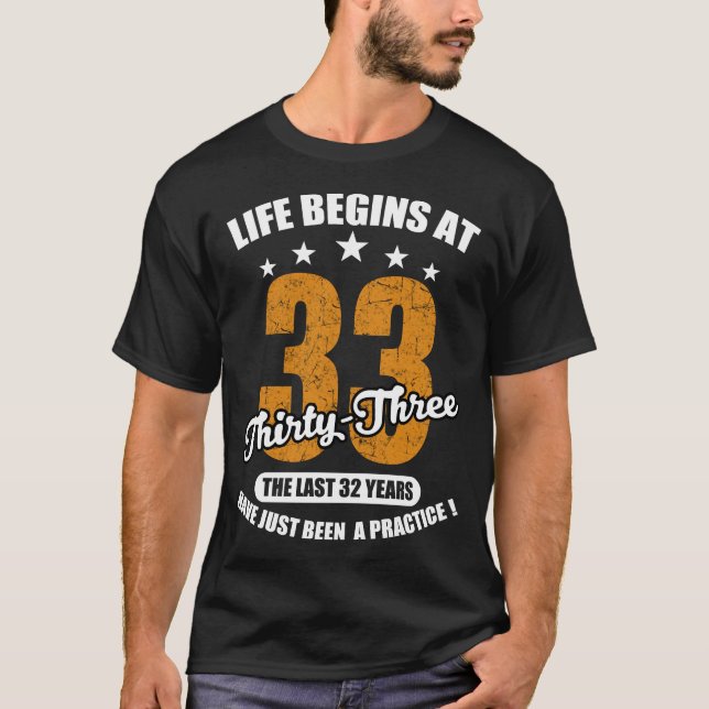 Camiseta a vida começa aos trinta e três (Frente)