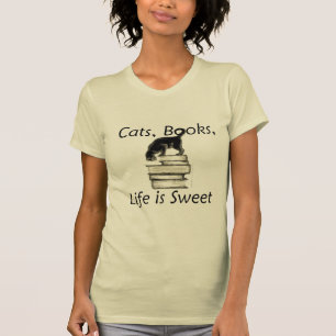 Camiseta A vida dos livros dos gatos é doce
