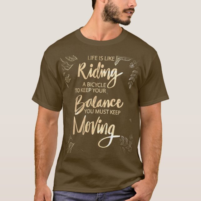 Camiseta A Vida é Como Andar de Bicicleta Continue em Movim (Frente)