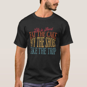 Camiseta A Vida É Curta Comendo O Comprar Do Bolo Os Calçad