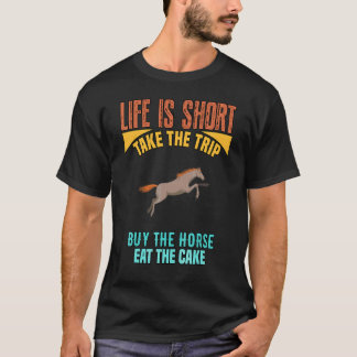 Camiseta A Vida é Curta Compre o Cavalo Piada Sarcástica