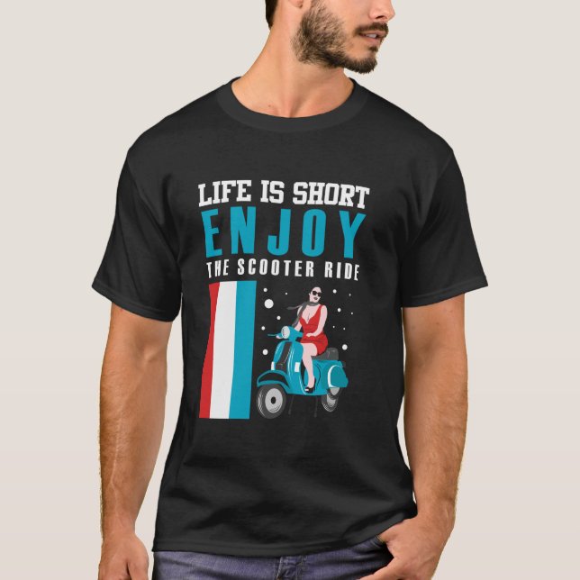 CAMISETA A VIDA É CURTA DESFRUTA DO PATINETE (Frente)
