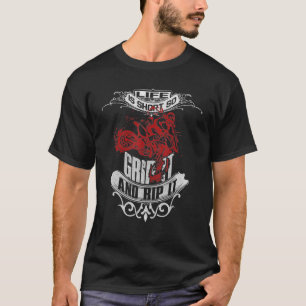 Camiseta A Vida É Curta, Então Segure-A E Põe-Na Em Moto