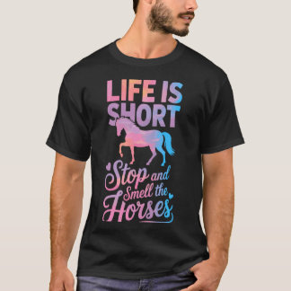 Camiseta A Vida é Curta Pare e Cheire os Cavalos