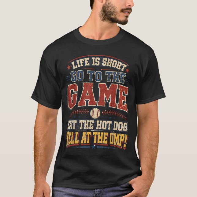 Camiseta A Vida é Curta Vá Para O Jogo Coma O Cachorro Quen (Frente)