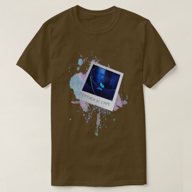 Camiseta A vida é estranha O parceiro no crime (Frente do Design)