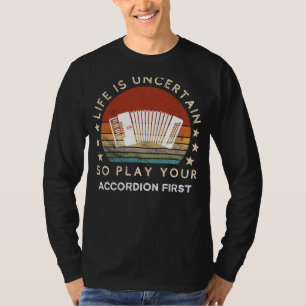 Camiseta A vida é incerta... Play Accordion.