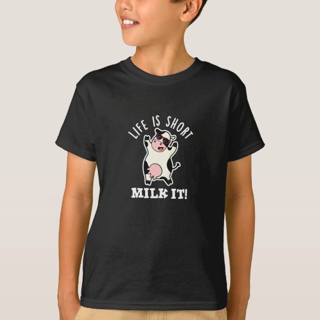 Camiseta A Vida É Leite Curto É Uma Vaca Engraçada Escuro B (Frente)