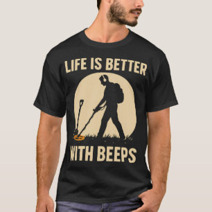 Camiseta A Vida é Melhor com Beeps Detectando Tesouros com
