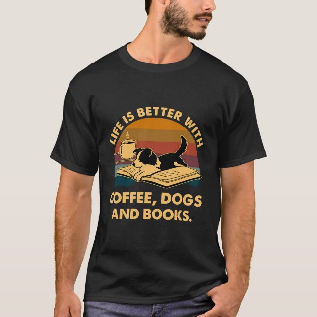 Camiseta A Vida É Melhor Com Cães E Livros De Café (Frente)