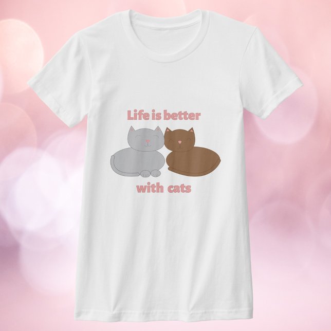Camiseta A Vida é Melhor com Gatos Rosa (A shirt with a gray cat and a brown cat with the text Life is better with cats.)