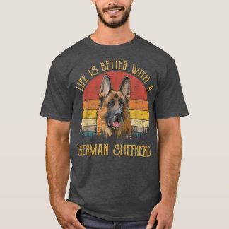 Camiseta A Vida É Melhor Com O German shepherd Retro Vintag