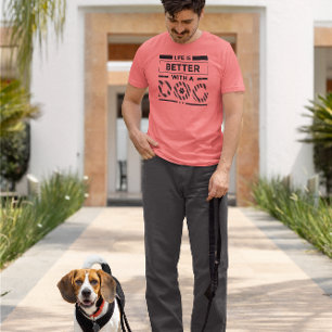 Camiseta A vida é melhor com um cachorro moderno em preto