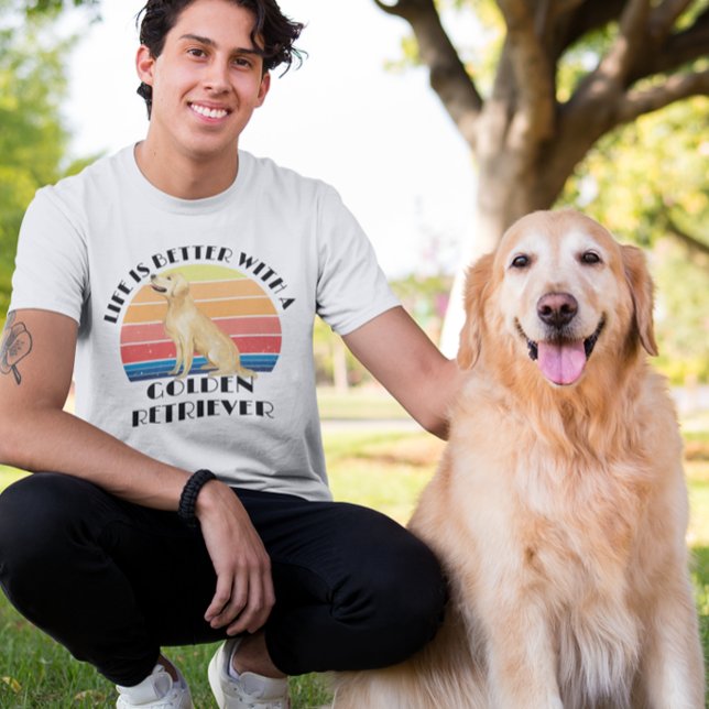 Camiseta A vida é melhor com um Golden Retriever retrô (Criador carregado)