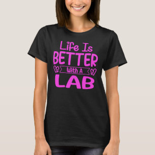 Camiseta A Vida É Melhor Com Um Lab Rosa