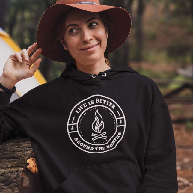 Camiseta A Vida É Melhor Em Torno Do Hoodie Bonfire (Criador carregado)