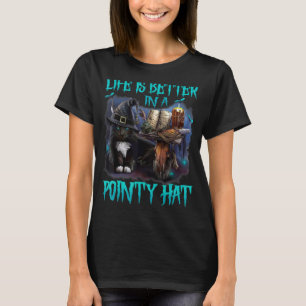 Camiseta A Vida É Melhor Em Uma Bruxa Negra De Gato Negra.
