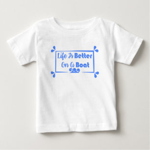 Camiseta A vida é melhor em uma citação de barcos