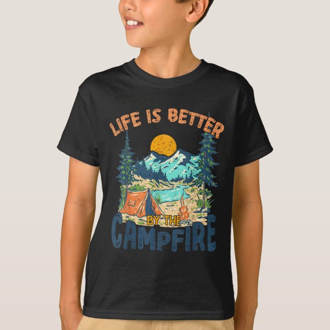 Camiseta A vida é melhor junto à fogueira de acampamento re (Frente)