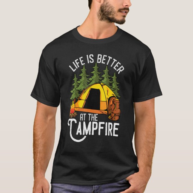 Camiseta A Vida É Melhor No Fogo Como Acampamento (Frente)