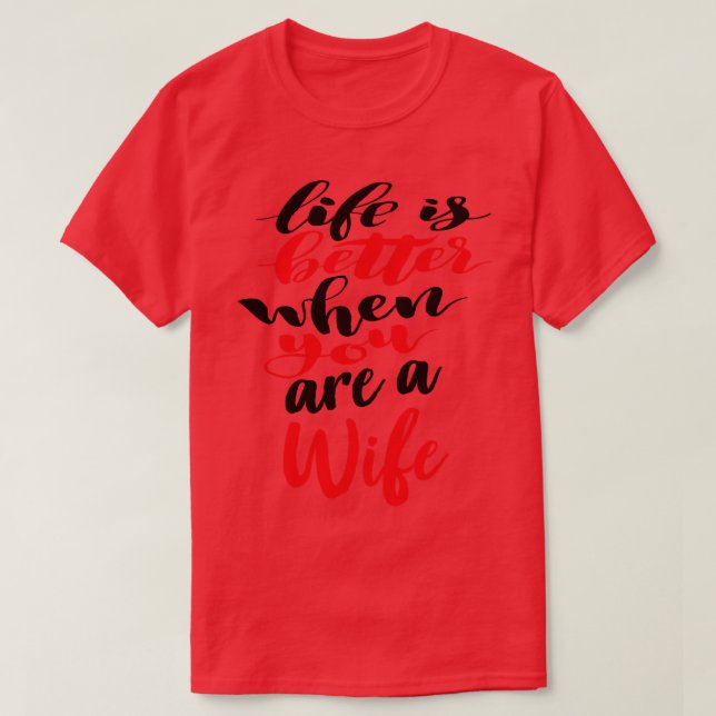 Camiseta A Vida É Melhor Quando Você É Uma Esposa 1 (Frente do Design)