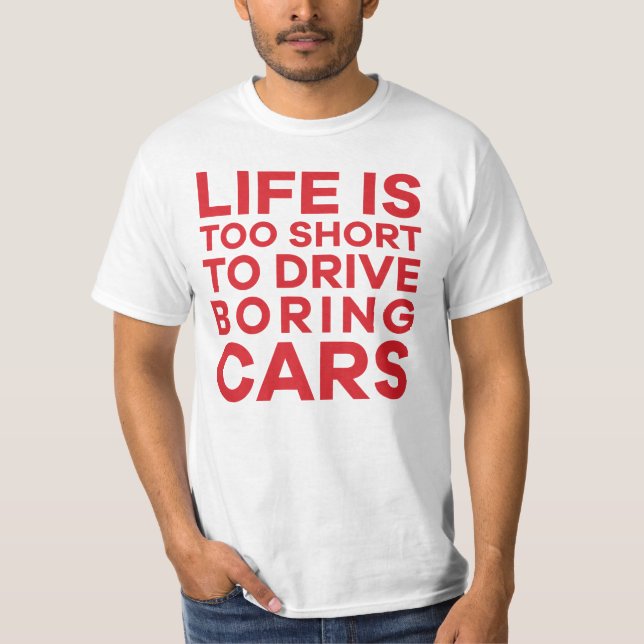 Camiseta A vida é muito curta para dirigir carros aborrecid (Frente)