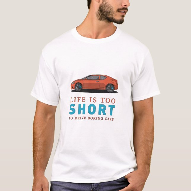 Camiseta A vida é muito curta para dirigir carros entediant (Frente)
