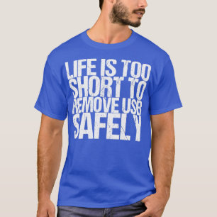 Camiseta A Vida É Muito Curta Para Remover O Usb De Forma S