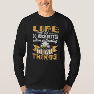 Camiseta A Vida É Muito Melhor Ao Colecionar Coisas Mortas 