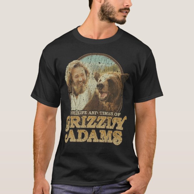 Camiseta A Vida E Os Tempos Dos Adams Grizzly (Frente)