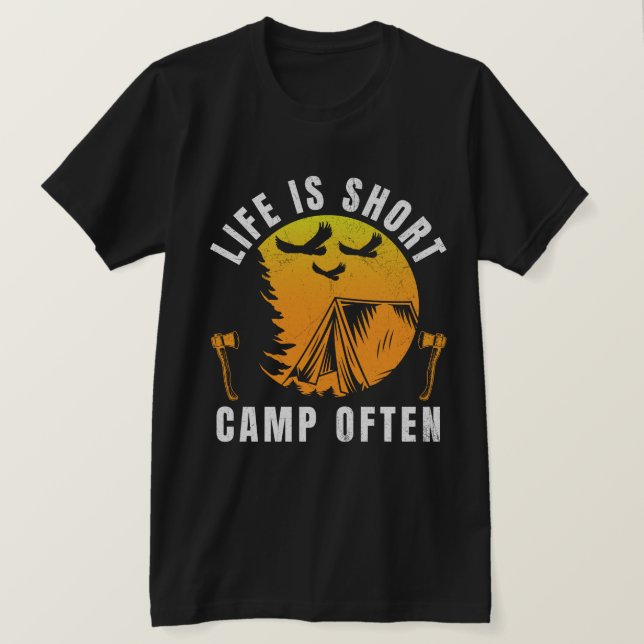 Camiseta A vida é um acampamento curto com frequência (Frente do Design)