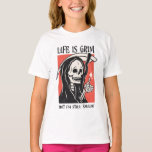 Camiseta A Vida É Um Grim Funny Grim Reaper Engraçado Sarcá<br><div class="desc">Abraça o humor negro da vida com a nossa camiseta "A vida é um grito, mas ainda estou sorrindo"! Hetero do pós-vida, esta tenda apresenta um Grim Reaper resmungando dando um polegar para cima, um nó sarcástico para a impiedade da vida. Percorra as voltas da ansiedade com um toque de...</div>