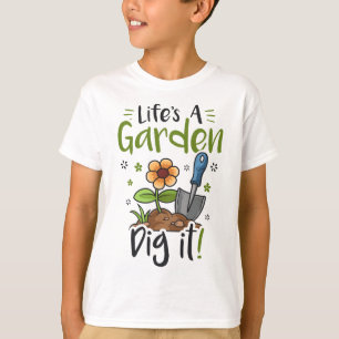 Camiseta A vida é um jardim cavando jardinagem para luz fem