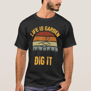 Camiseta A Vida É Um Jardim Cave-o Versão Retro Fazendeiro