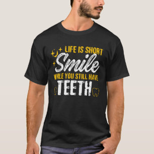 Camiseta A Vida É Um Sorriso Curto Enquanto Você Ainda Tem