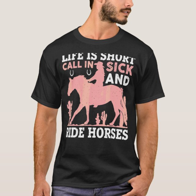 Camiseta A Vida É Uma Curta Chamada De Cavalos Doentes E De (Frente)