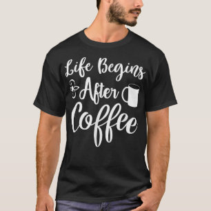 Camiseta A Vida Engraçada Começa Depois Do Café Da Manhã Do