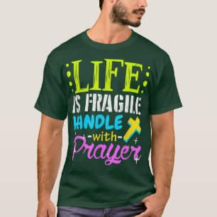 Camiseta A Vida Orgulhosa É Um Mão Frágil Com A Oração Jesu