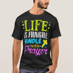 Camiseta A Vida Orgulhosa É Um Mão Frágil Com A Oração Jesu