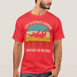 Camiseta A Vida Ou É Uma Aventura Atrevida Ou Nada