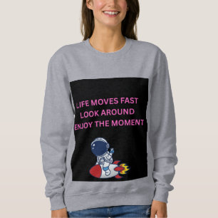Camiseta A Vida se Move Muito Rápido Olhe ao Redor Aproveit