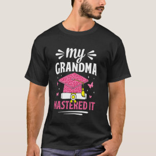 Camiseta A vovó dominou o mestrado graduada leopa