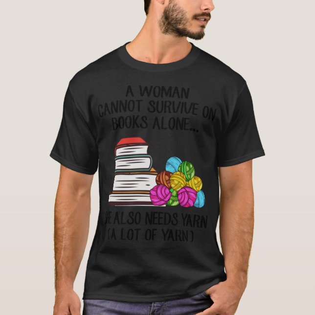 Camiseta A Woman Cannot Survive On Books Alone She Also Nee (Frente)