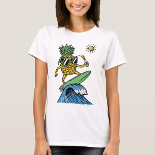 Camiseta Abacaxi legal está surfando na praia do Vibrante d