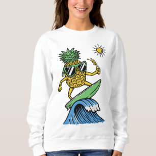 Camiseta Abacaxi legal está surfando na praia do Vibrante d