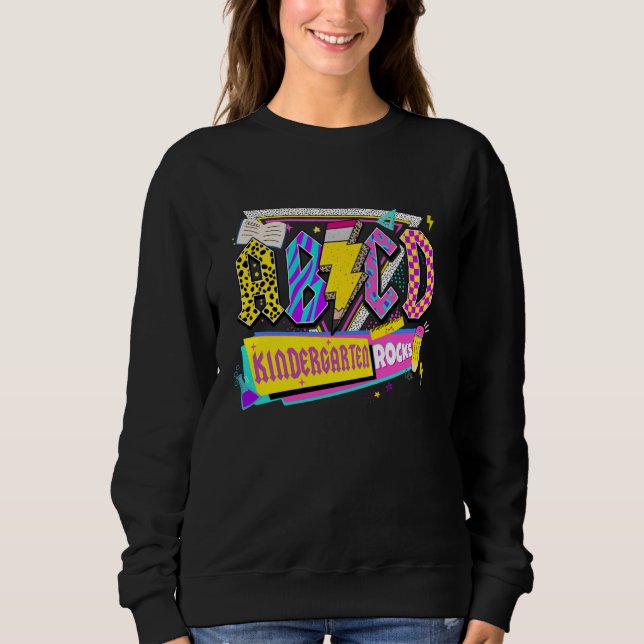 Camiseta ABCD Kindergarten Rocks de volta à escola pré-esco (Frente)