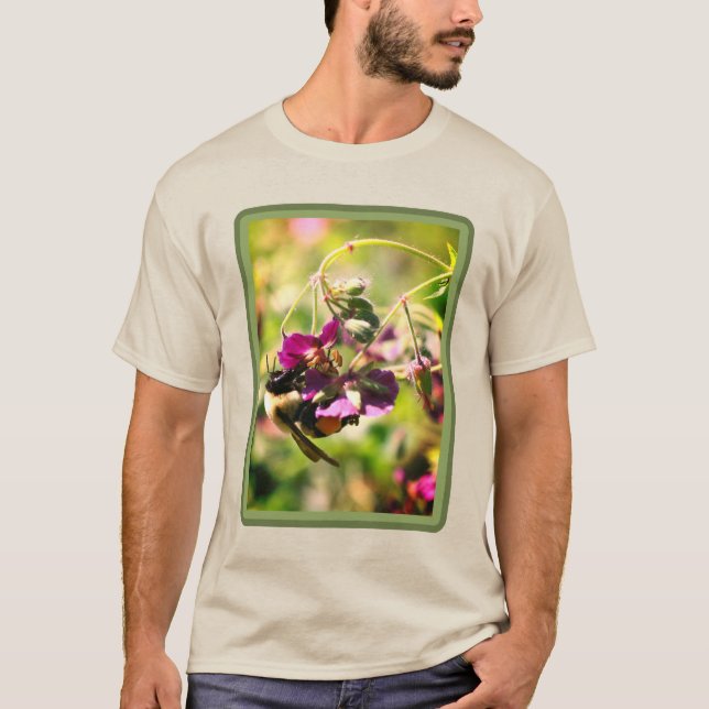 Camiseta Abelhas De Bumble Na Flor (Frente)