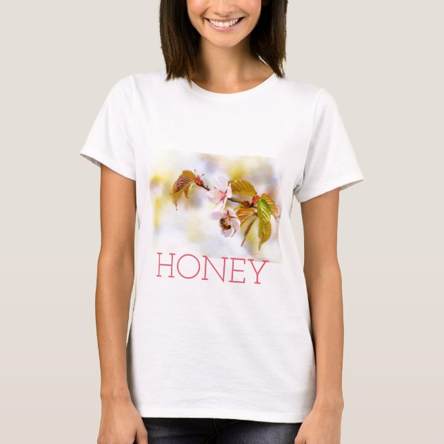 Camiseta Abelhas Em Uma Flor De Cereja (Frente)