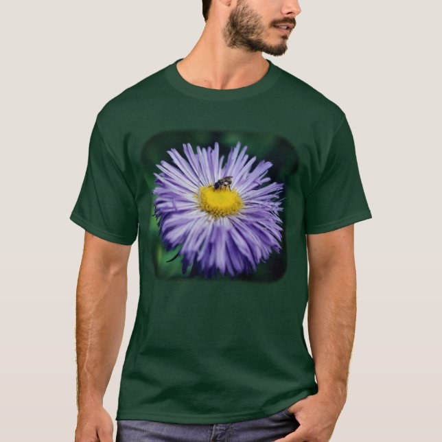 Camiseta Abelhas Na Natureza Da Flor De Margarida Roxa (Frente)
